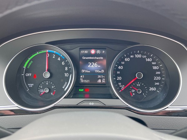 Buy Volkswagen Passat Variant GTE Plug-in | Cam | Scheckheft Lithuania | img №16 | Unis.lt