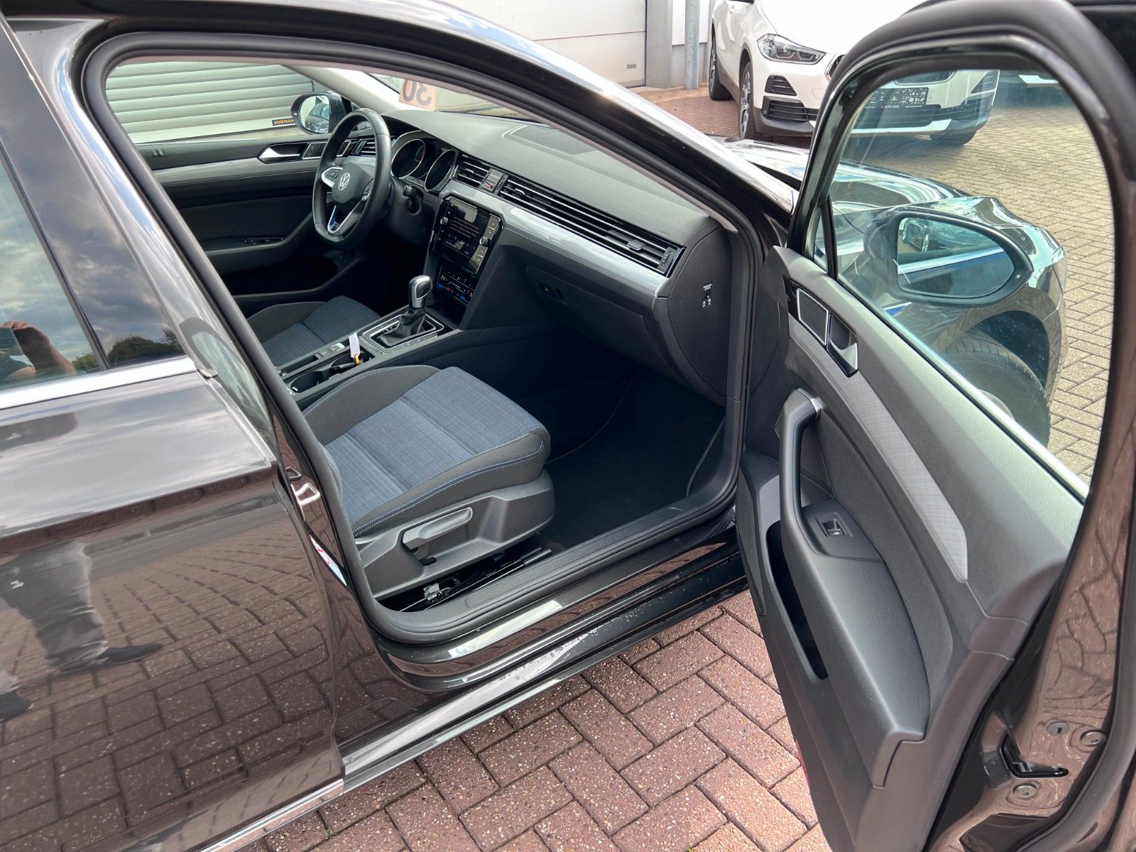 Buy Volkswagen Passat Variant GTE Plug-in | Cam | Scheckheft Lithuania | img №29 | Unis.lt