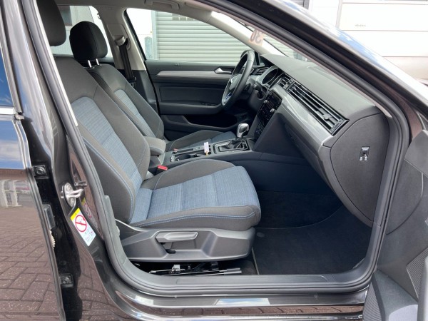 Buy Volkswagen Passat Variant GTE Plug-in | Cam | Scheckheft Lithuania | img №30 | Unis.lt