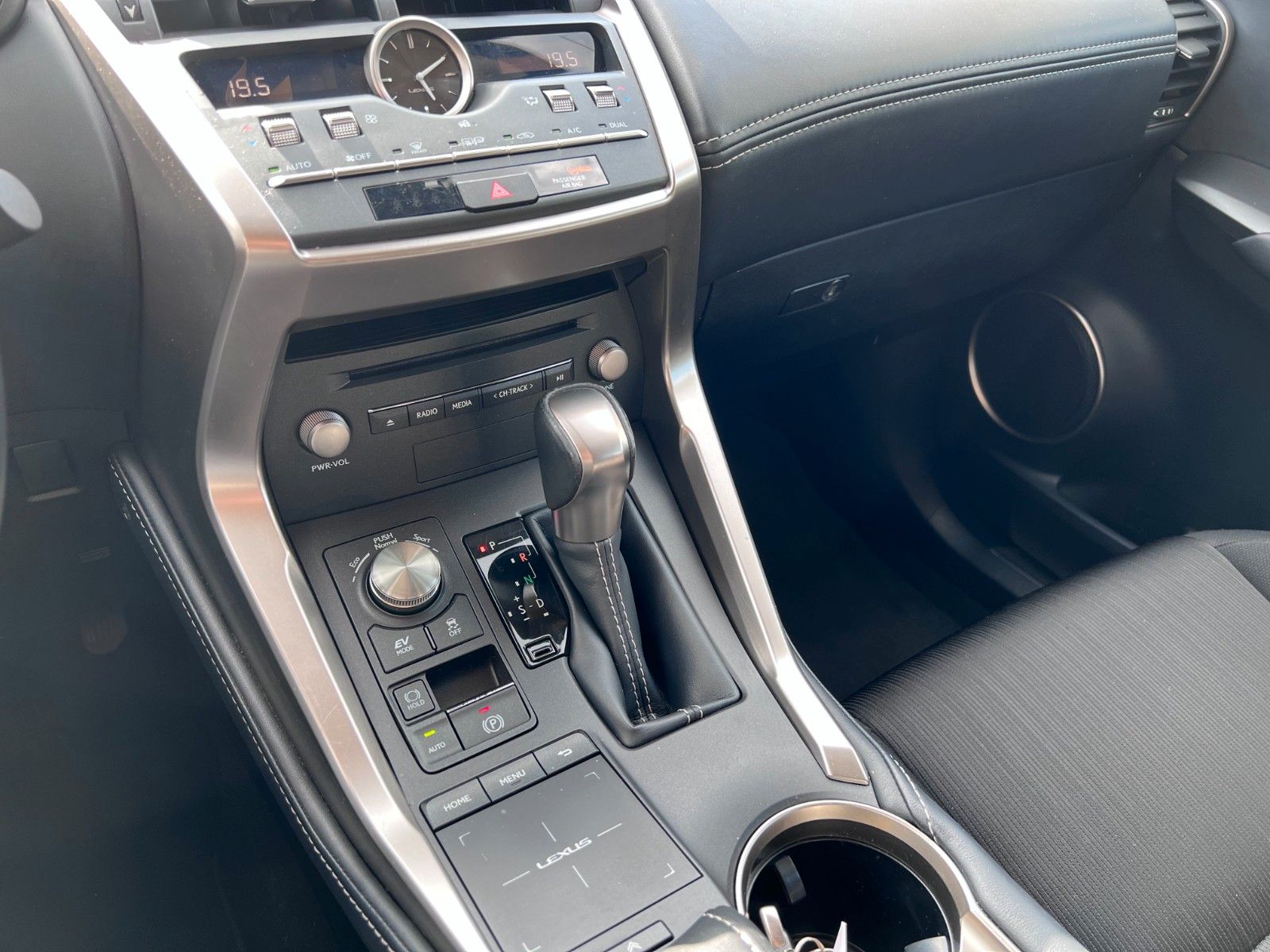 pirkite Lietuvoje Lexus NX 300h Hybrid Kamera Automatik | nuotrauka №18 | Unis.lt