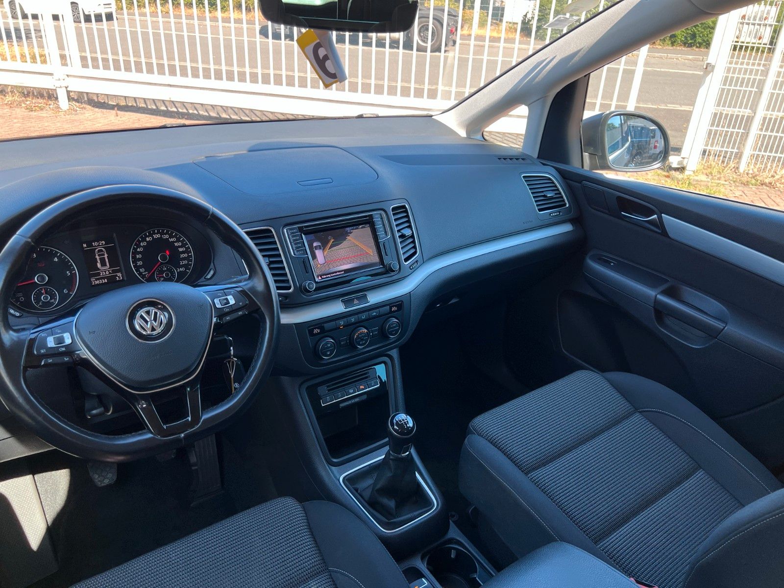 Купить Volkswagen Sharan 2.0 TDi Comfortline Navi Cam 1.Hand в Литве | фото №15 | Unis.lt