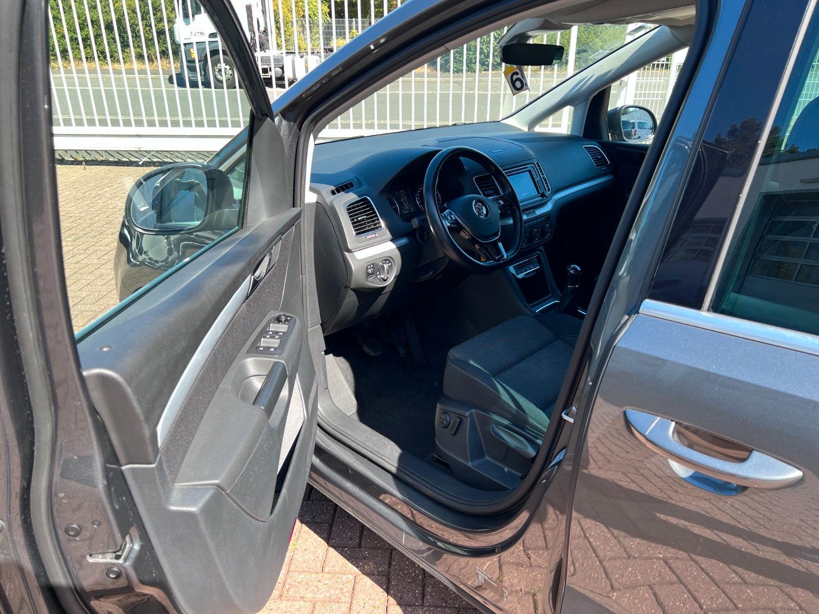Купить Volkswagen Sharan 2.0 TDi Comfortline Navi Cam 1.Hand в Литве | фото №21 | Unis.lt