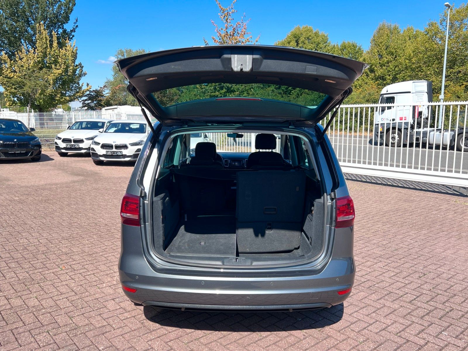 Купить Volkswagen Sharan 2.0 TDi Comfortline Navi Cam 1.Hand в Литве | фото №32 | Unis.lt