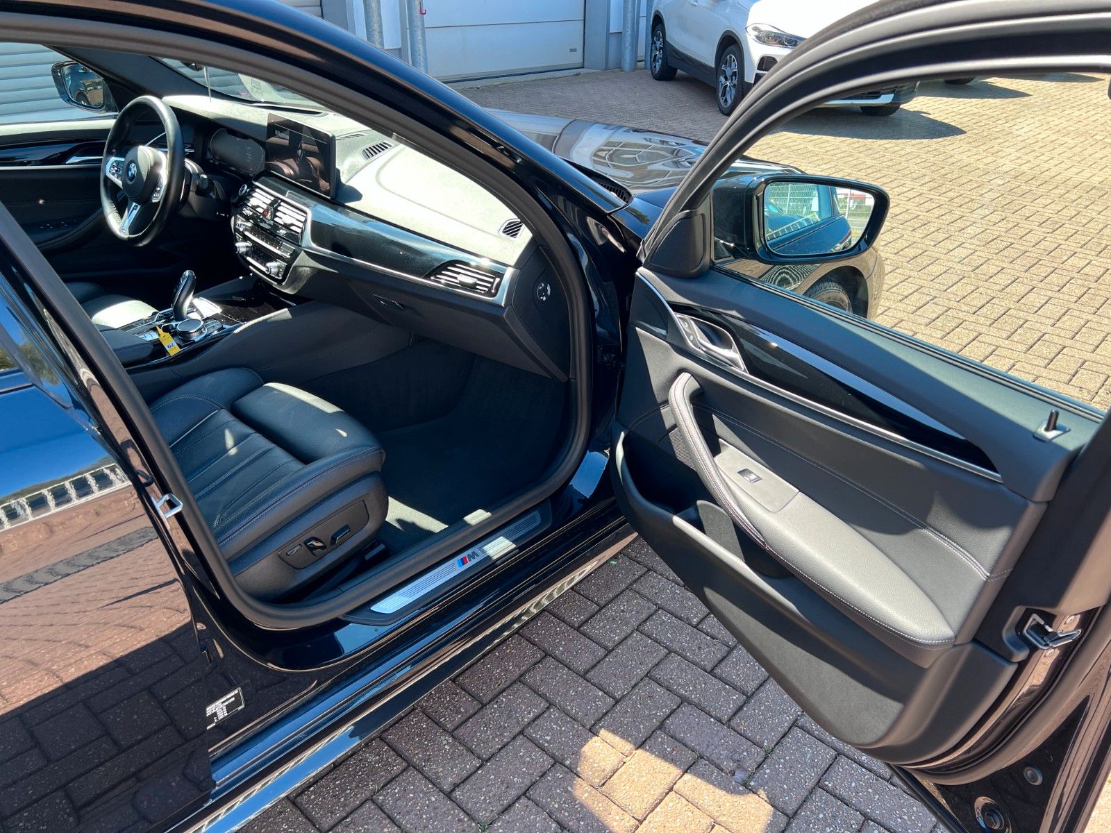 pirkite Lietuvoje BMW 530 d Touring xDrive M Sport Shadow Line | nuotrauka №31 | Unis.lt