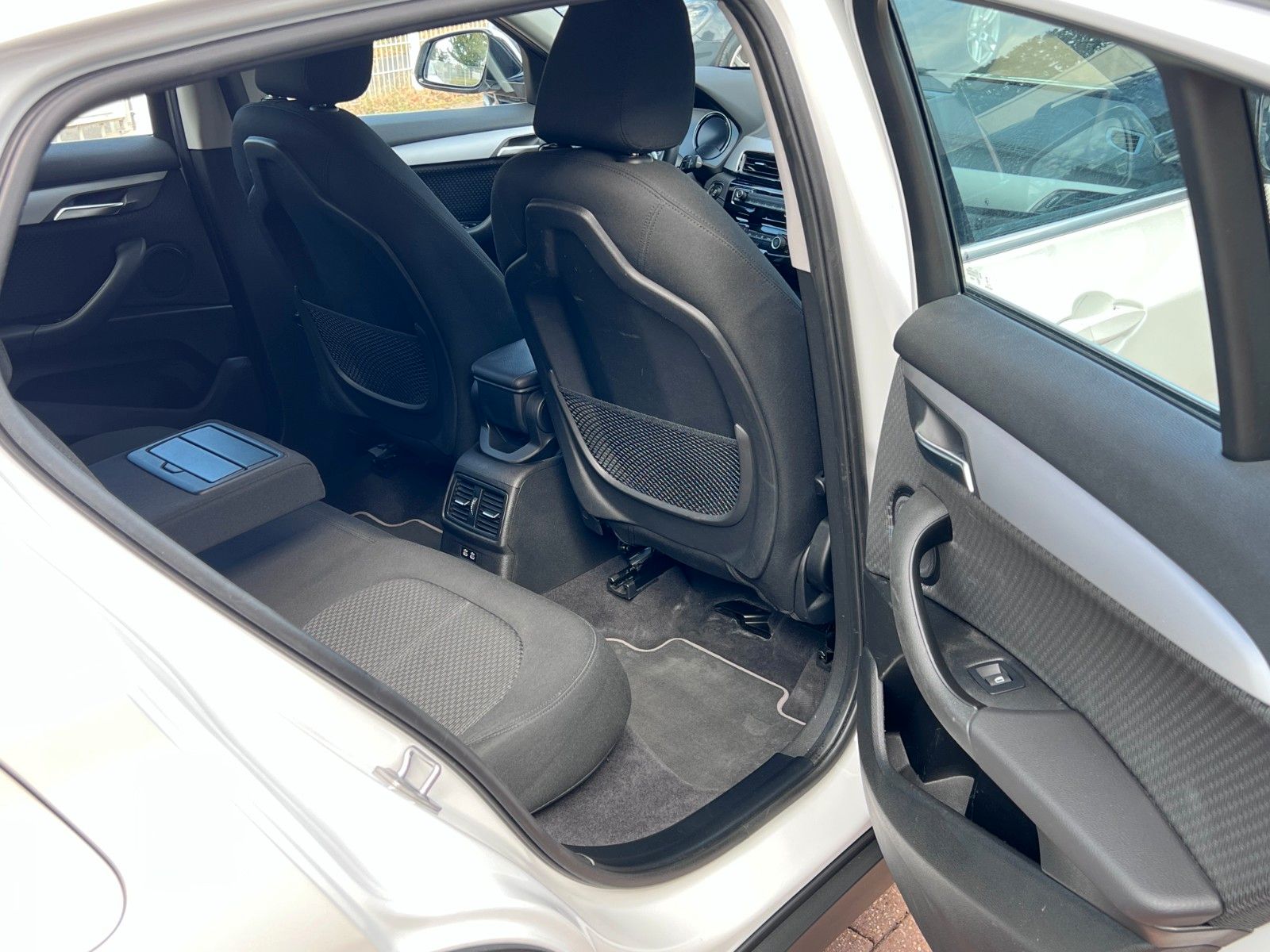 pirkite Lietuvoje BMW X2 sDrive18i Automatik Navi LED Cam 1.Hand | nuotrauka №26 | Unis.lt