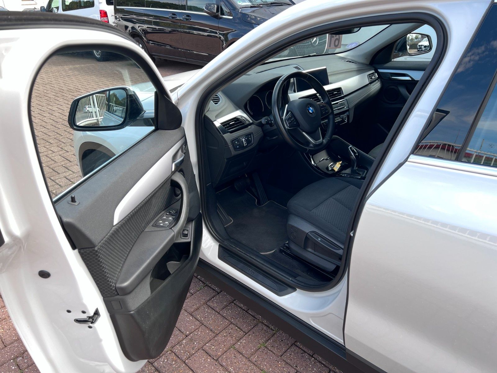 pirkite Lietuvoje BMW X2 sDrive18i Automatik Navi LED Cam 1.Hand | nuotrauka №9 | Unis.lt
