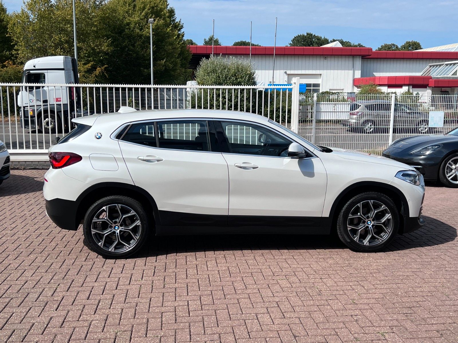 pirkite Lietuvoje BMW X2 sDrive18i Automatik Navi Cam LED 1.Hand | nuotrauka №6 | Unis.lt