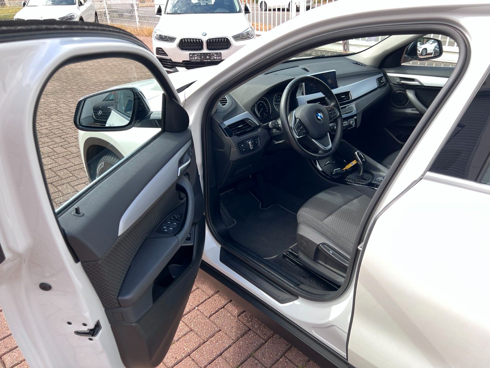 pirkite Lietuvoje BMW X2 sDrive18i Automatik Navi Cam LED 1.Hand | nuotrauka №9 | Unis.lt