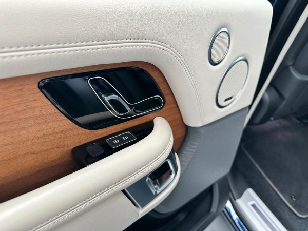 Buy Land Rover Range Rover Vogue Plug-in*AWD*FULL OPTIONS*1Hand Lithuania | img №24 | Unis.lt