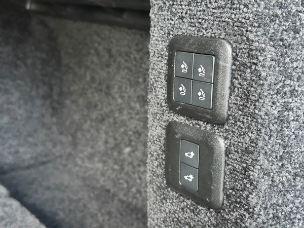 Buy Land Rover Range Rover Vogue Plug-in*AWD*FULL OPTIONS*1Hand Lithuania | img №28 | Unis.lt