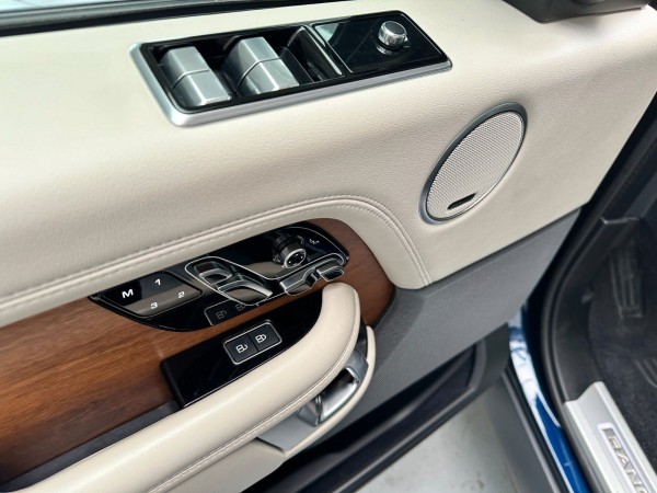 Buy Land Rover Range Rover Vogue Plug-in*AWD*FULL OPTIONS*1Hand Lithuania | img №7 | Unis.lt