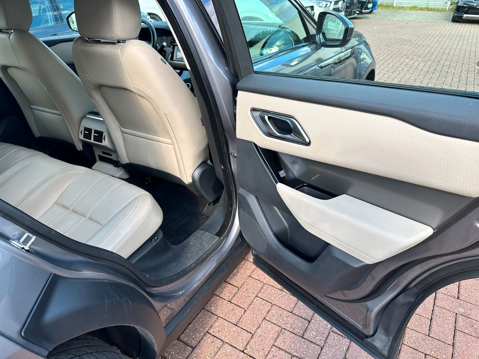 pirkite Lietuvoje Land Rover Range Rover Velar P400e AWD Plug-in Led Cam | nuotrauka №26 | Unis.lt