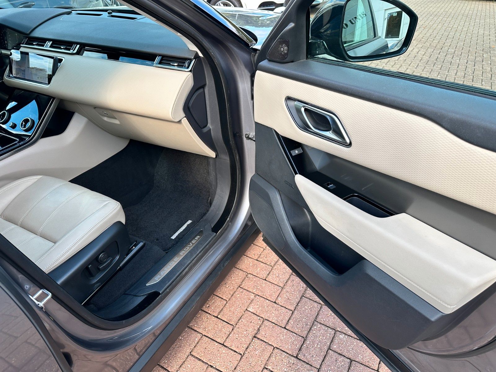 pirkite Lietuvoje Land Rover Range Rover Velar P400e AWD Plug-in Led Cam | nuotrauka №28 | Unis.lt