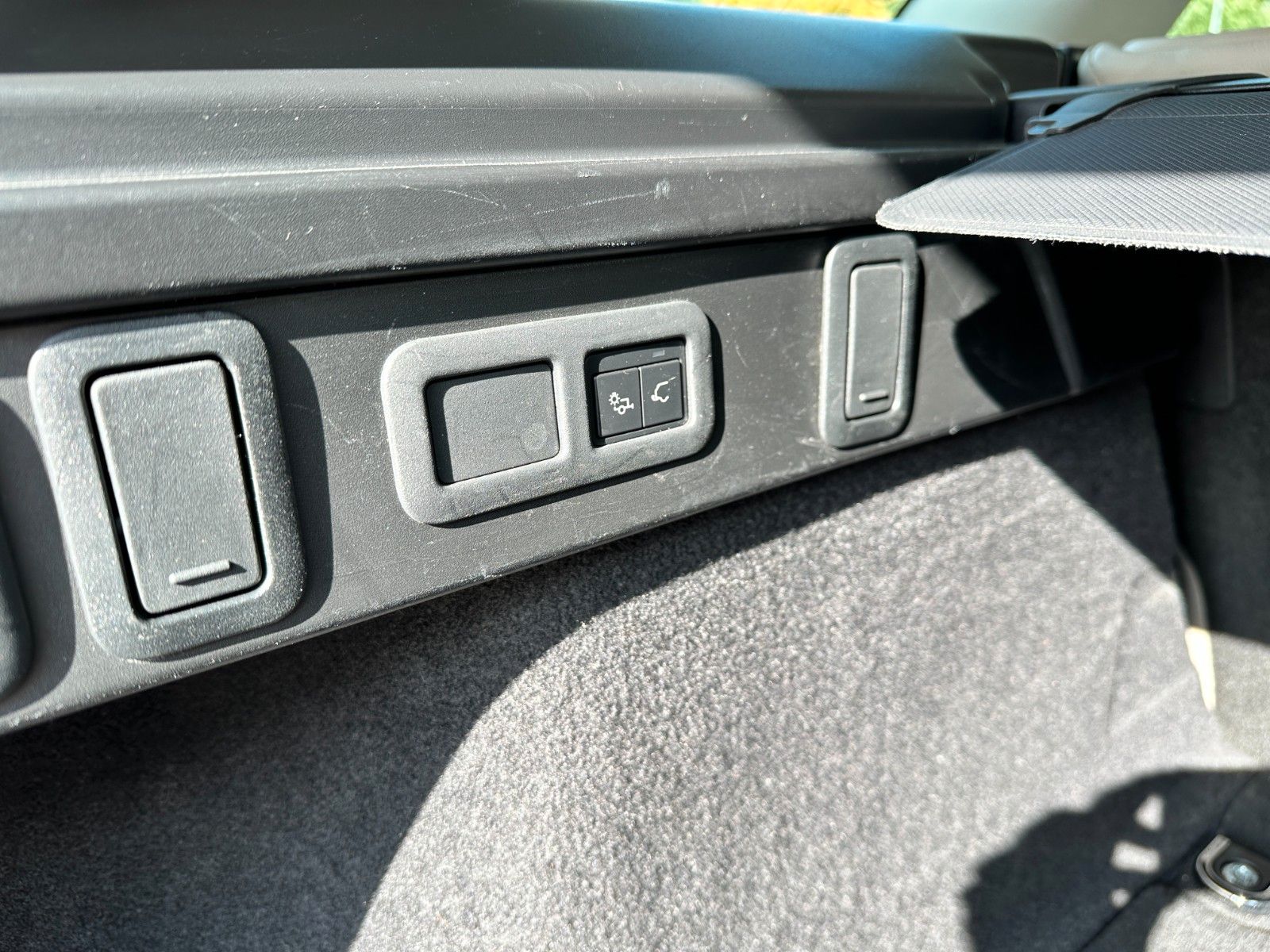 pirkite Lietuvoje Land Rover Range Rover Velar P400e AWD Plug-in Led Cam | nuotrauka №31 | Unis.lt