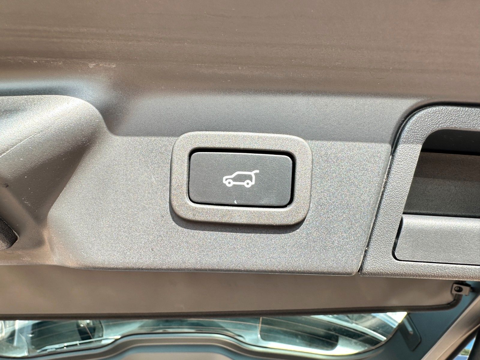 pirkite Lietuvoje Land Rover Range Rover Velar P400e AWD Plug-in Led Cam | nuotrauka №32 | Unis.lt