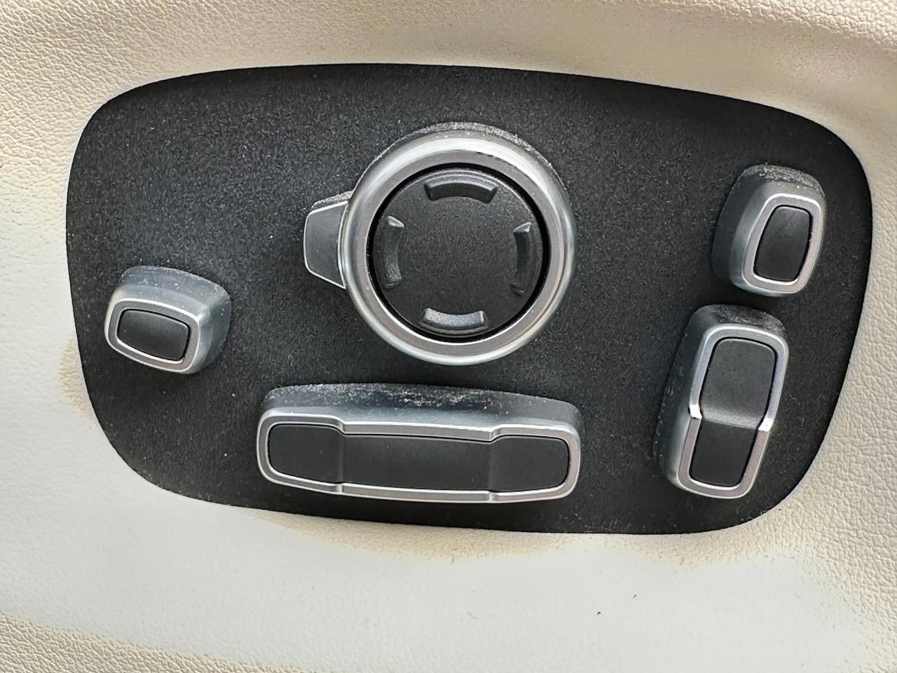 Купить Land Rover Range Rover Autobiography в Литве | фото №19 | Unis.lt