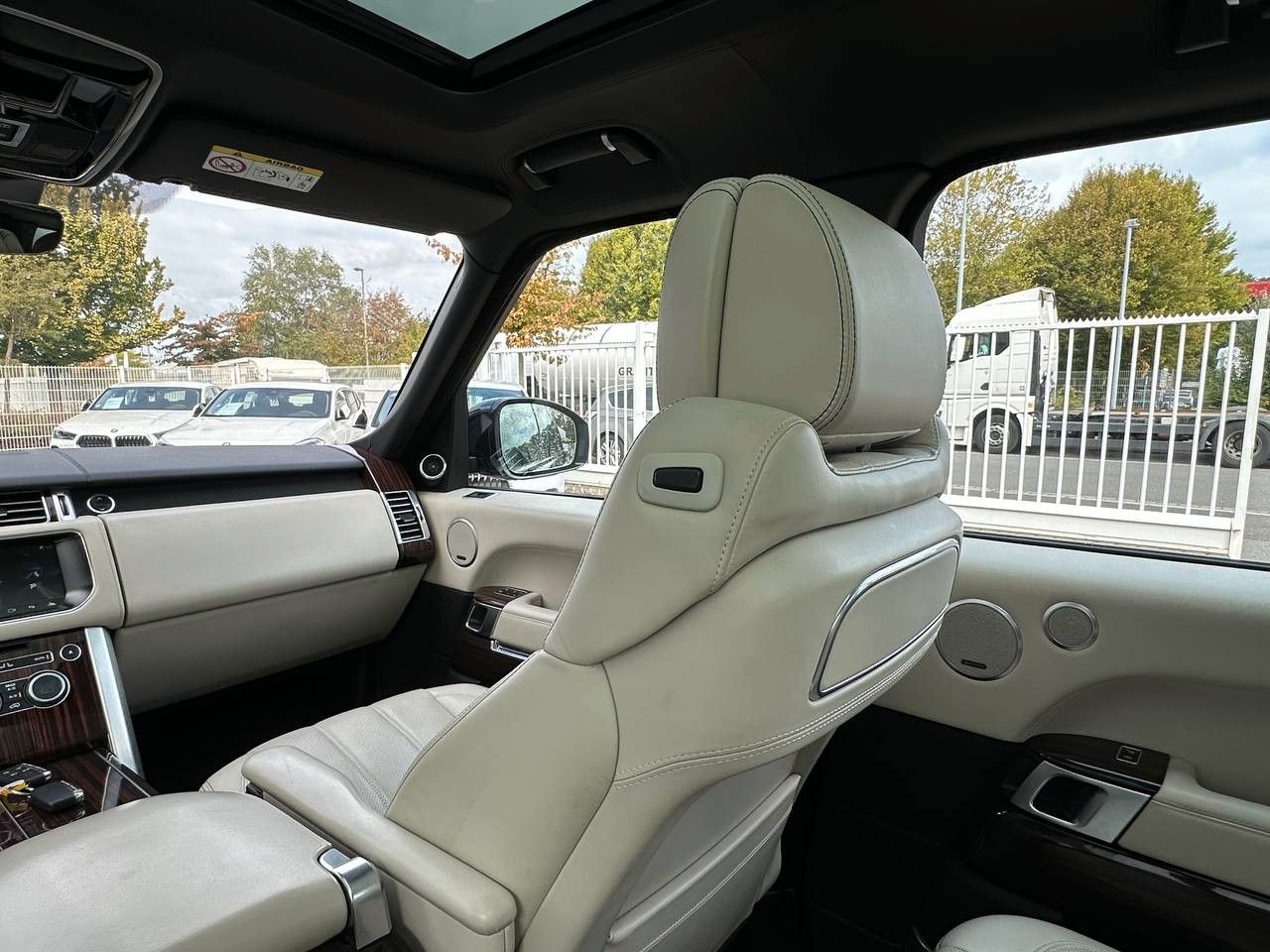 Купить Land Rover Range Rover Autobiography в Литве | фото №26 | Unis.lt