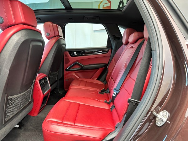 Buy Porsche Cayenne E-power*Rotes Leder*Scheckheft*1.Hand Lithuania | img №11 | Unis.lt