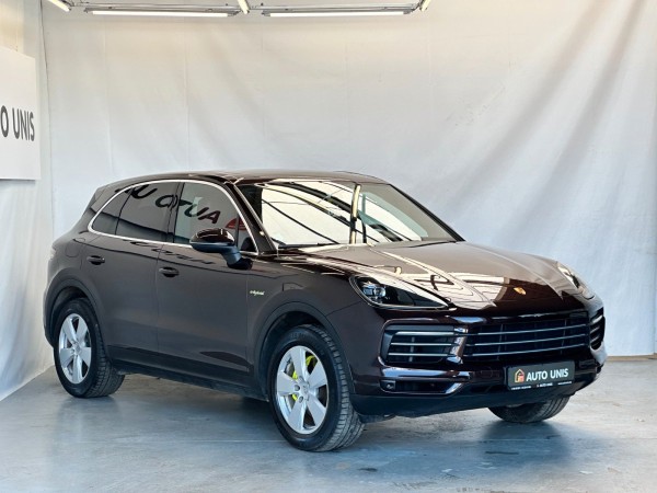 Buy Porsche Cayenne E-power*Rotes Leder*Scheckheft*1.Hand Lithuania | img №3 | Unis.lt