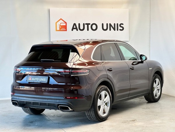 Buy Porsche Cayenne E-power*Rotes Leder*Scheckheft*1.Hand Lithuania | img №4 | Unis.lt