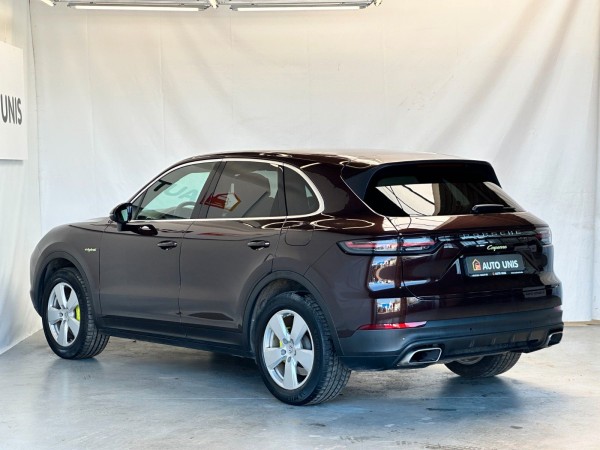 Buy Porsche Cayenne E-power*Rotes Leder*Scheckheft*1.Hand Lithuania | img №6 | Unis.lt