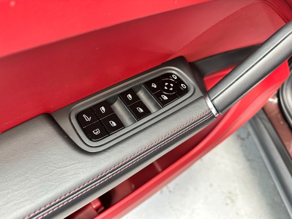 Buy Porsche Cayenne E-power*Rotes Leder*Scheckheft*1.Hand Lithuania | img №7 | Unis.lt