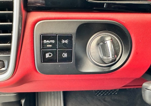 Buy Porsche Cayenne E-power*Rotes Leder*Scheckheft*1.Hand Lithuania | img №8 | Unis.lt