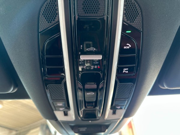 Buy Porsche Cayenne E-power*Rotes Leder*Scheckheft*1.Hand Lithuania | img №9 | Unis.lt