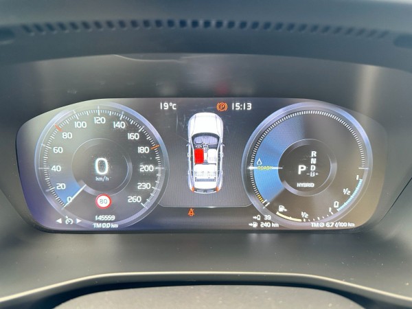 Buy Volvo XC40 Plug-in*Kamera*Klima*Einparkhilfe*1.Hand Lithuania | img №13 | Unis.lt