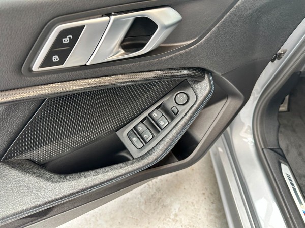 Buy BMW 118i M Sport*Shadow Line*Kamera*Scheckheft*1Hand Lithuania | img №8 | Unis.lt