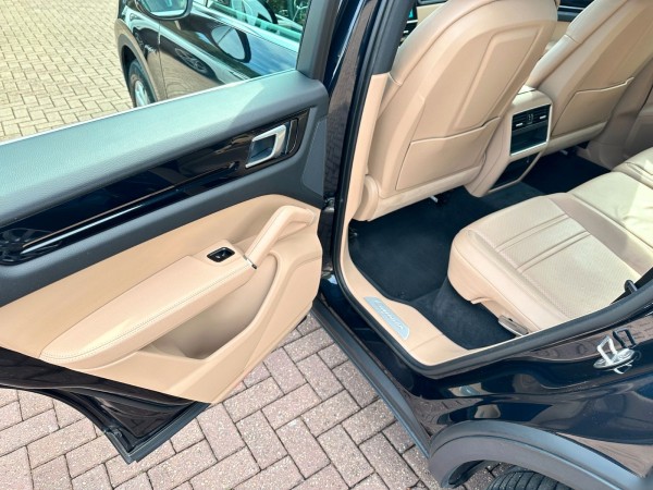 pirkite Lietuvoje Porsche Cayenne E-Hybrid Chrono Plug-in Cam Pan 1.Hand | nuotrauka №31 | Unis.lt