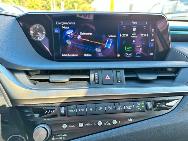 Buy Lexus ES 300h Hybrid Cam Navi Scheckheft 1.Hand Lithuania | img №24 | Unis.lt