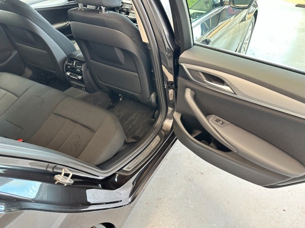 Купить BMW 520d Touring  xDrive*Active Guard*Scheckheft в Литве | фото №23 | Unis.lt