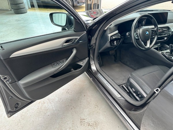 Buy BMW 520d Touring Active Guard*Klima*Scheckheft*1Hand Lithuania | img №18 | Unis.lt