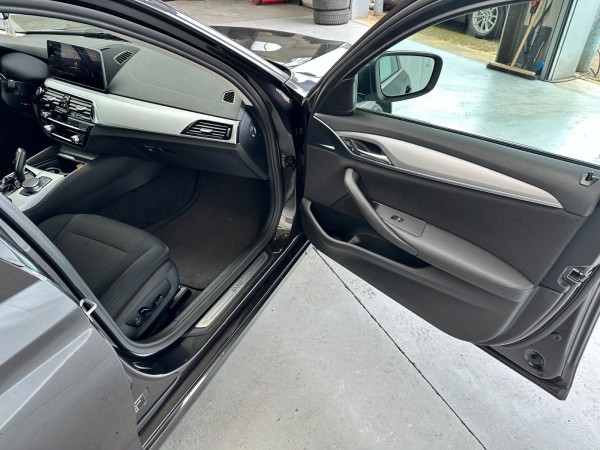 Buy BMW 520d Touring Active Guard*Klima*Scheckheft*1Hand Lithuania | img №21 | Unis.lt
