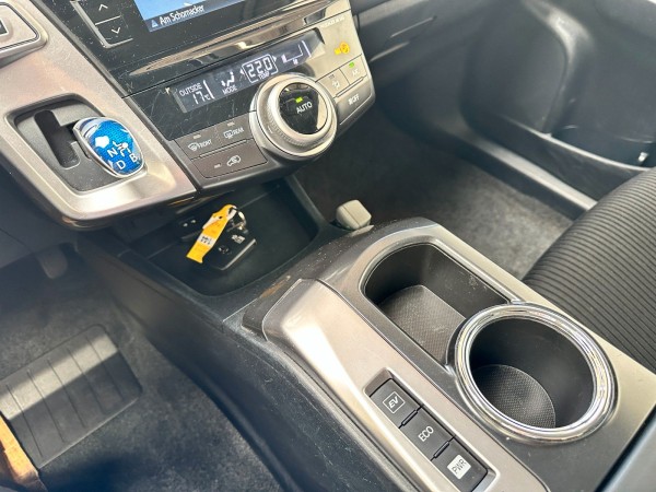 Buy  Prius+ Hybrid*Kamera*Navi*Scheckheft*7pl*1.Hand Lithuania | img №14 | Unis.lt