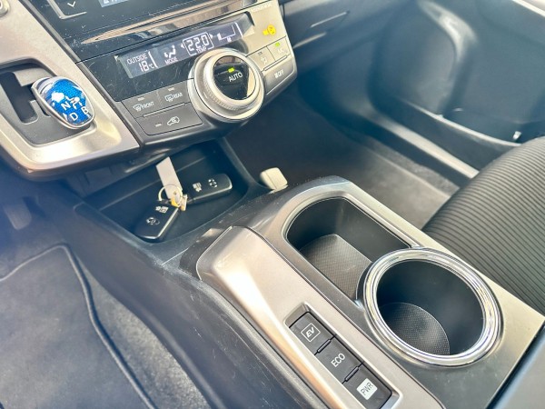 Buy  Prius+ Hybrid*Kamera*Navi*Scheckheft*7pl*1.Hand Lithuania | img №15 | Unis.lt