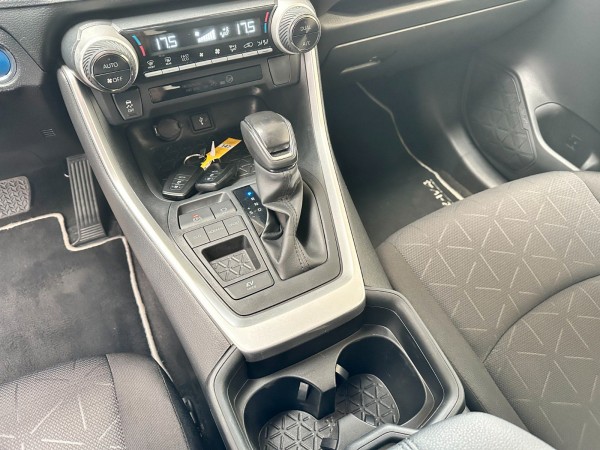 Buy Toyota RAV 4 Hybrid*Kamera*Klima*Scheckheft*1.Hand Lithuania | img №14 | Unis.lt