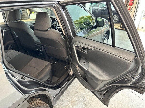 Buy Toyota RAV 4 Hybrid*Kamera*Klima*Scheckheft*1.Hand Lithuania | img №21 | Unis.lt