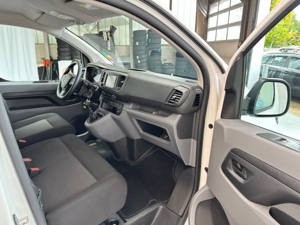 Buy Opel Vivaro Einparkhilfe*Scheckheft*TUV*1.Hand Lithuania | img №18 | Unis.lt