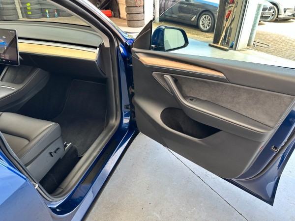 Buy Tesla Model Y Long Range Dual AWD Lithuania | img №29 | Unis.lt