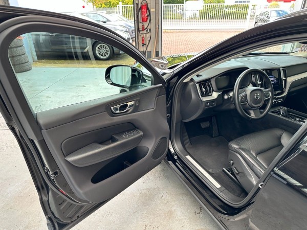 Купить Volvo XC 60 Hybrid 48V*Leder*Kamera*Scheckheft*1.Hand в Литве | фото №20 | Unis.lt