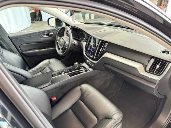 Купить Volvo XC 60 Hybrid 48V*Leder*Kamera*Scheckheft*1.Hand в Литве | фото №22 | Unis.lt