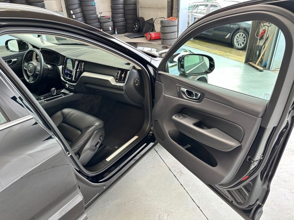 Купить Volvo XC 60 Hybrid 48V*Leder*Kamera*Scheckheft*1.Hand в Литве | фото №23 | Unis.lt