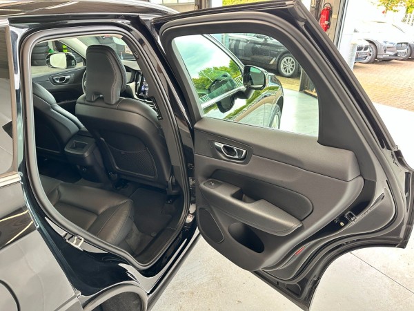 Купить Volvo XC 60 Hybrid 48V*Leder*Kamera*Scheckheft*1.Hand в Литве | фото №24 | Unis.lt