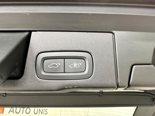 Купить Volvo XC 60 Hybrid 48V*Leder*Kamera*Scheckheft*1.Hand в Литве | фото №25 | Unis.lt