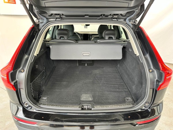 Купить Volvo XC 60 Hybrid 48V*Leder*Kamera*Scheckheft*1.Hand в Литве | фото №26 | Unis.lt