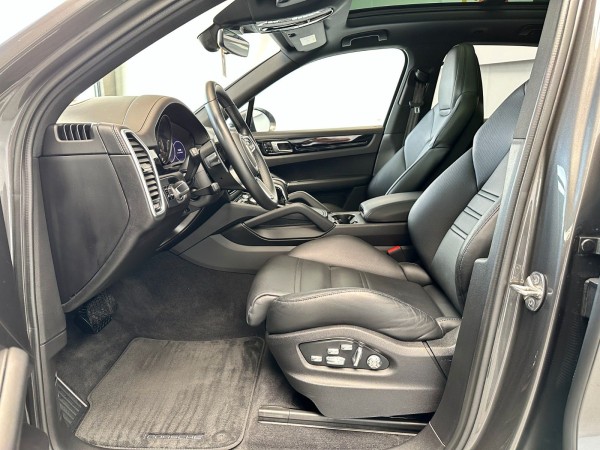 Купить Porsche Cayenne E-Hybrid Head Up*Panorama*Leder*1.Hand в Литве | фото №12 | Unis.lt