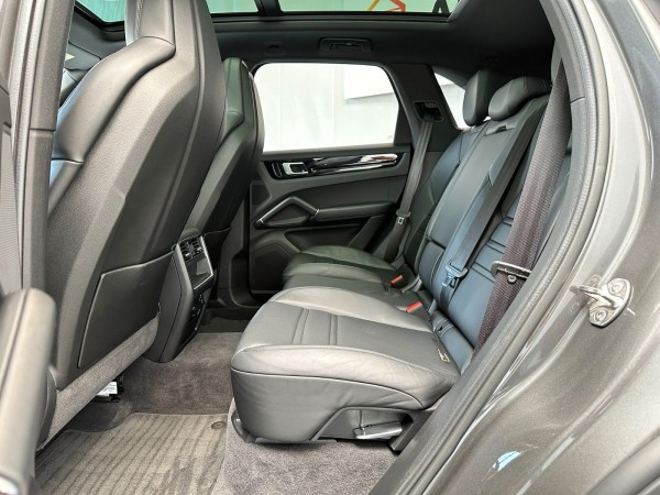 Купить Porsche Cayenne E-Hybrid Head Up*Panorama*Leder*1.Hand в Литве | фото №13 | Unis.lt