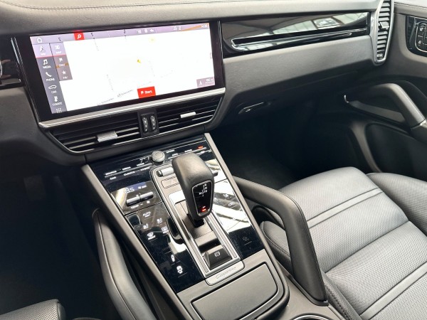 Купить Porsche Cayenne E-Hybrid Head Up*Panorama*Leder*1.Hand в Литве | фото №18 | Unis.lt